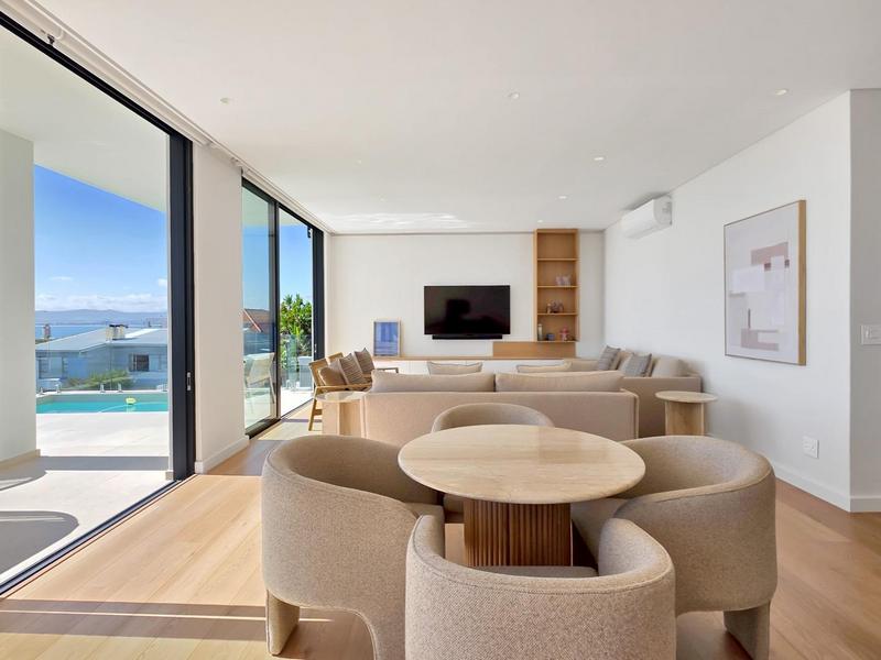 5 Bedroom Property for Sale in Green Point Western Cape